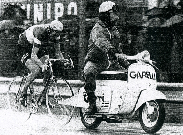 Celotti e Gimondi in gara all'autodromo di Imola nel 1969